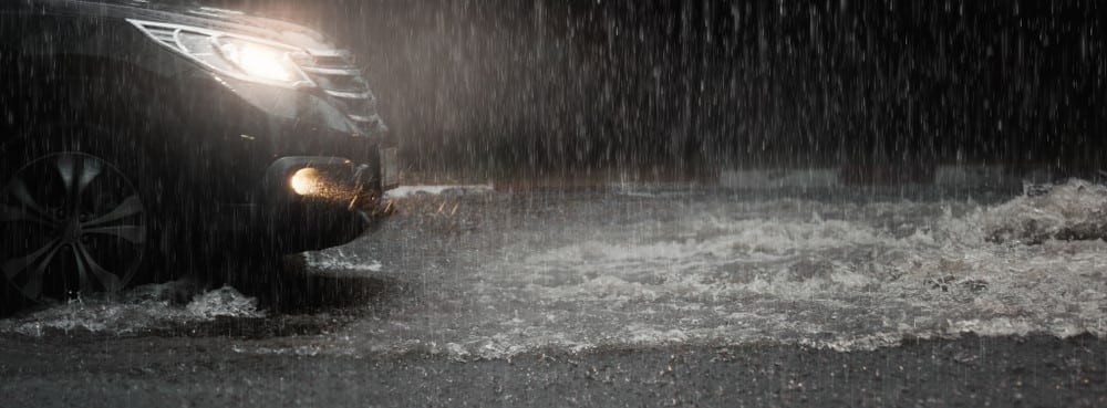 accident de la route et la pluie